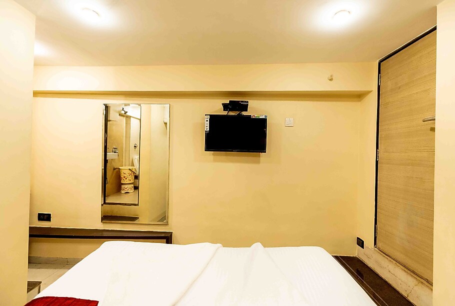 The Fountain Inn, Fort Mumbai Hotel Price, Address & Reviews