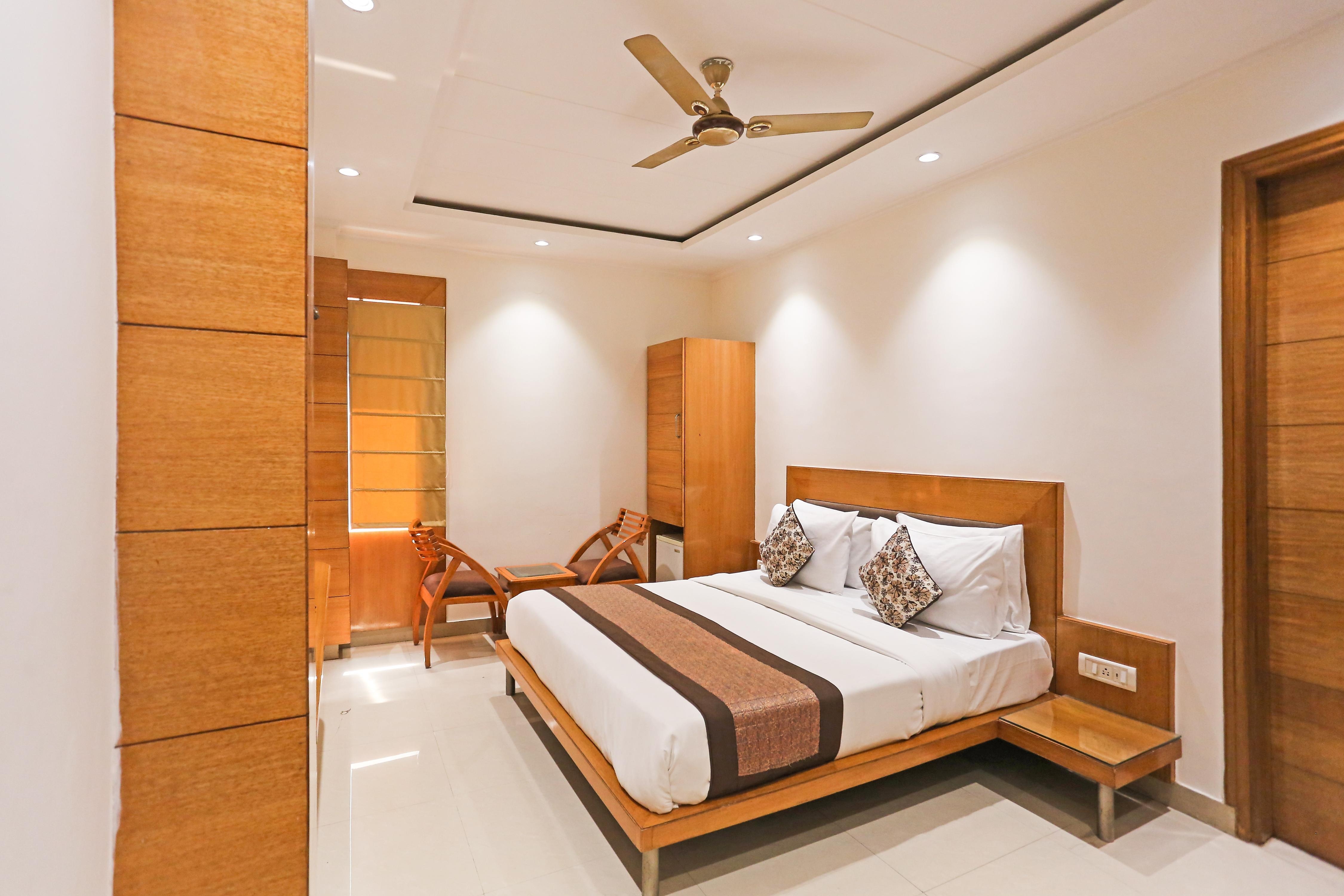 Hotel Deluxe Stay Inn @ Delhi Airport By Luxury Group - Tap to explore photos