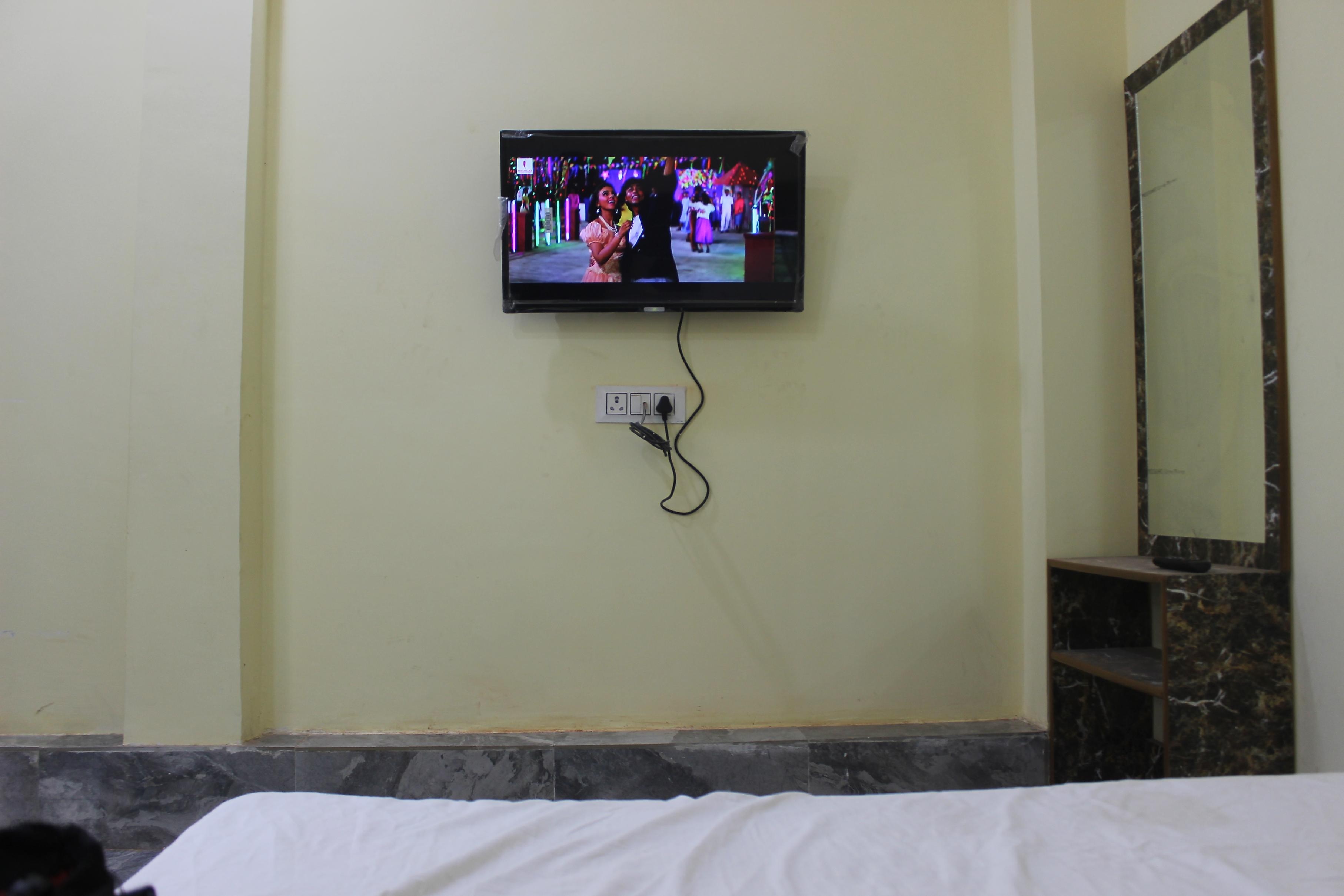 KS LODGE - LUKERGANJ - Tap to explore photos