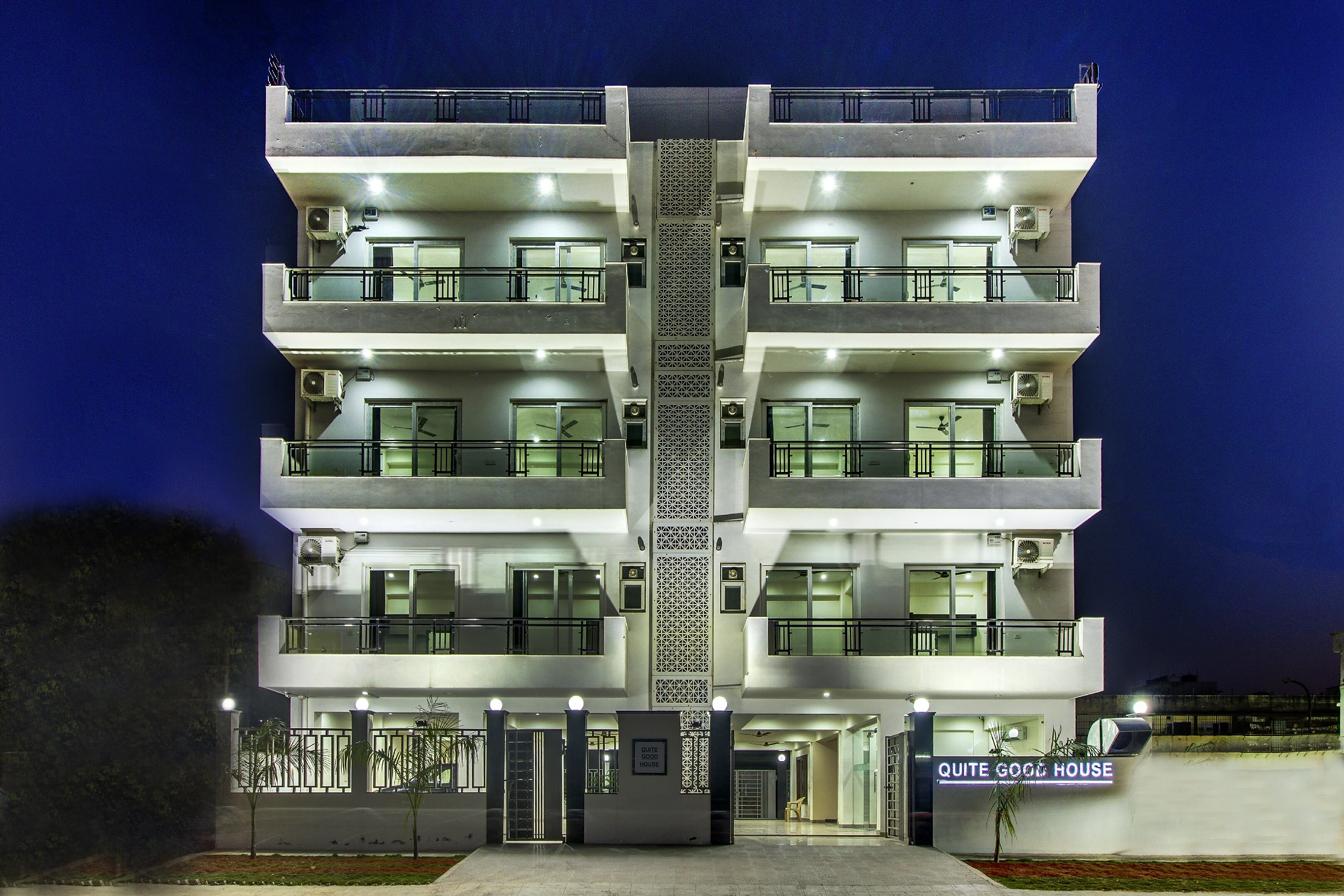 Quite Good House (Suite Hotel) - Tap to explore photos