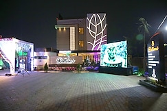 Hotel Ballians, Bansdih