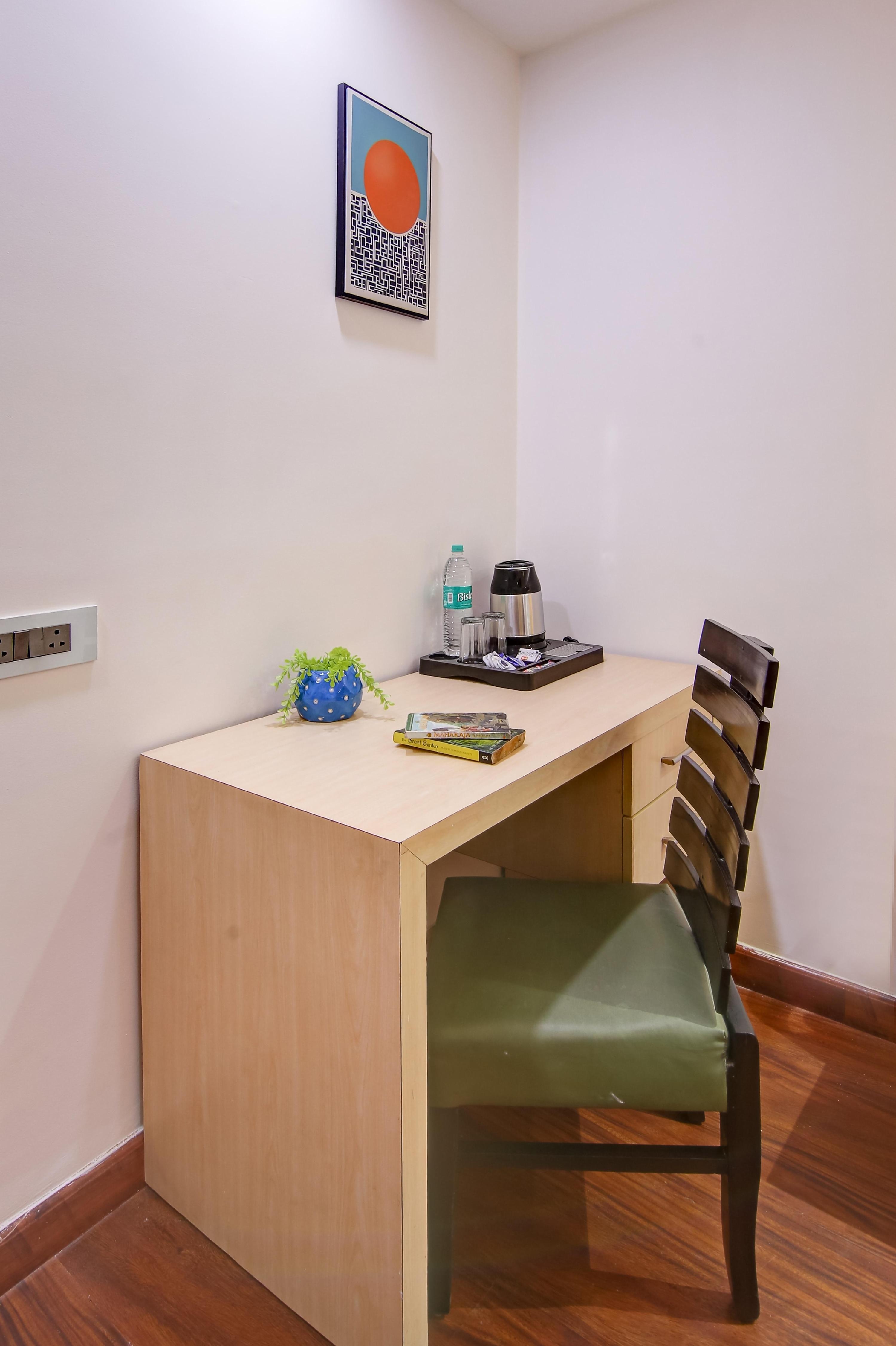 Limewood Stay Near Unitech Cyber Park - Tap to explore photos