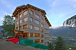 The Holiday Villa Resorts & Spa ( A Centrally Heated & Air cooled ), Manali