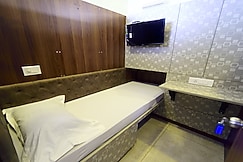 Bedspace Capsule AC Hotel, Mangalore