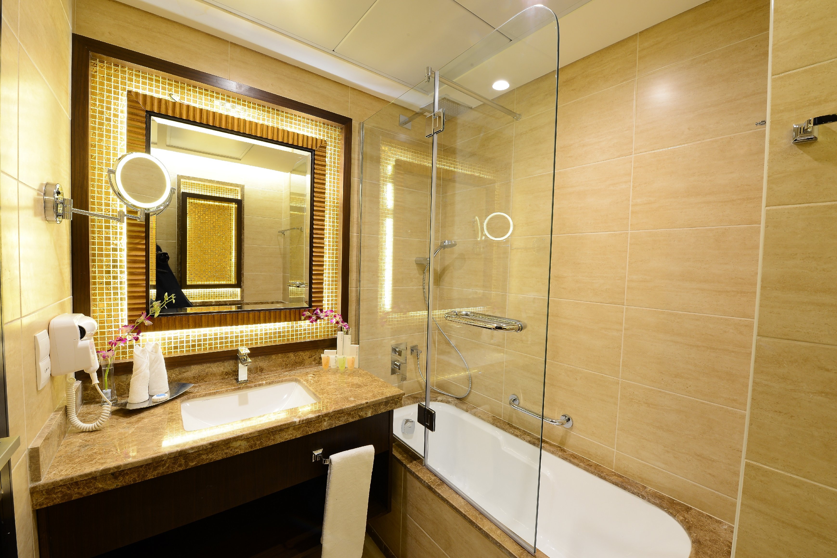Standard Twin Room with Bathtub