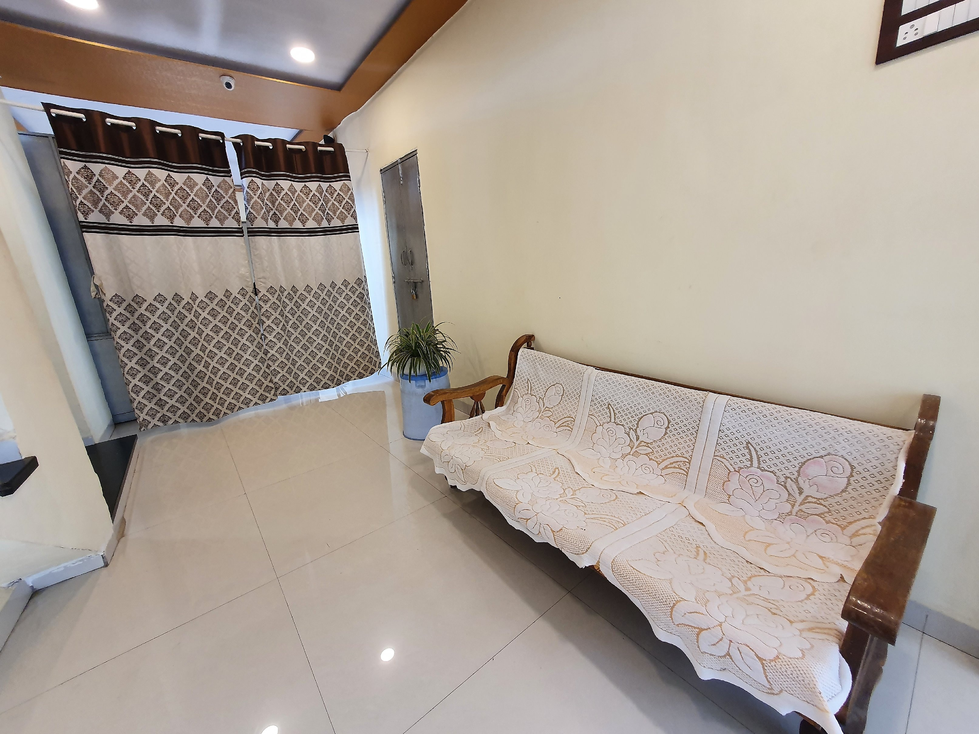 Bita Bhaktniwas | Rooms & Wi-Fi - Tap to explore photos