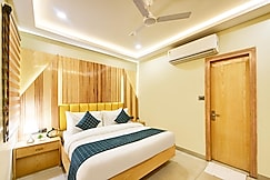 New Frontier - Front of Old Delhi Railway Station, Delhi