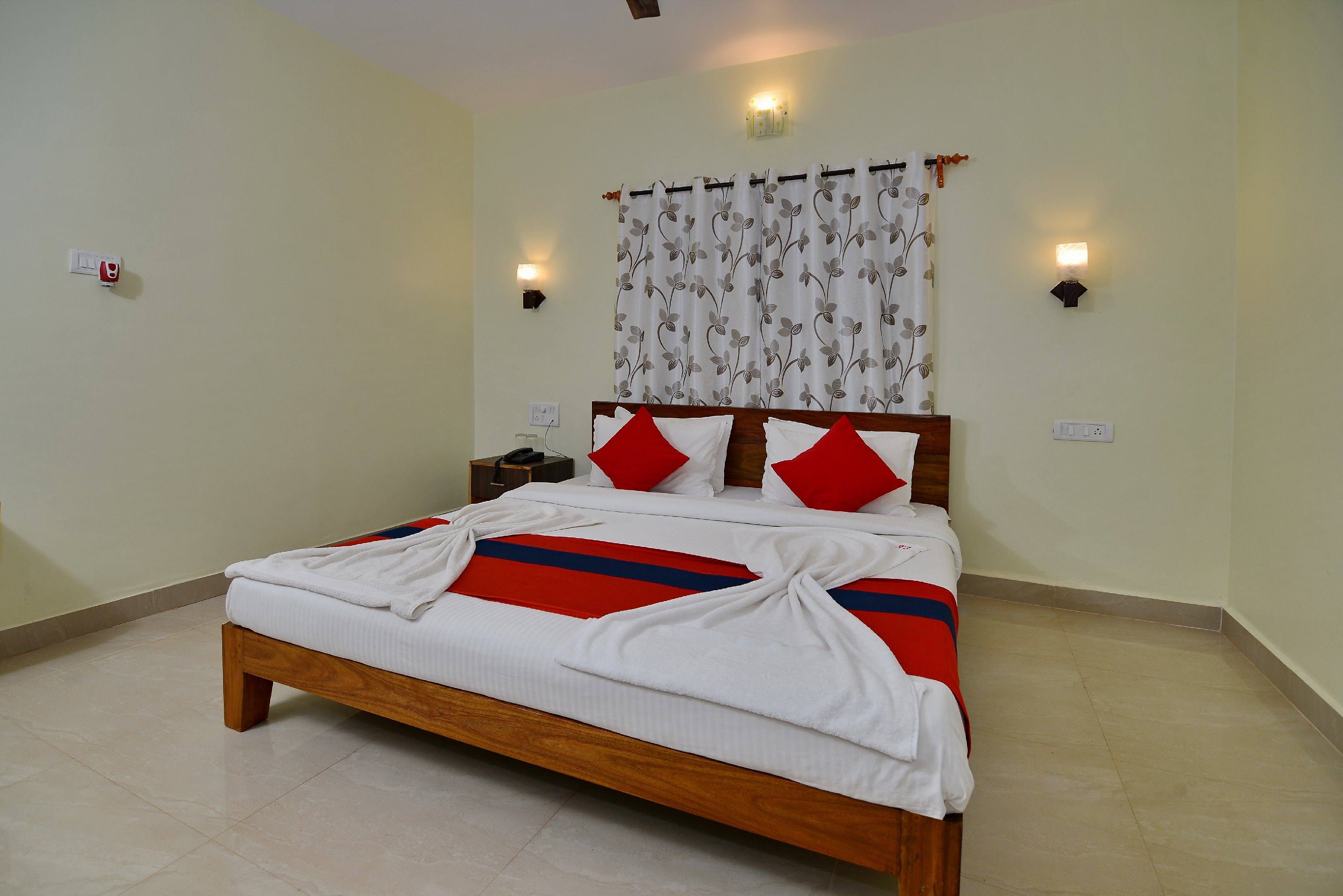 Roseal Guest House,Baga Beach - Tap to explore photos