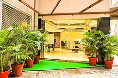 Hotel Shri Radha Nikunj Vrindavan, Vrindavan
