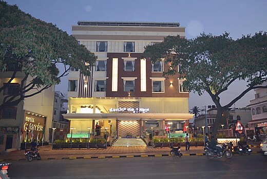 Hotel Q Star