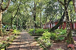 Friendz Homestay | Rooms & Restaurant, Sakleshpur