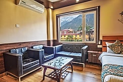 Hotel Buddha House Himalayan Brothers, Holi