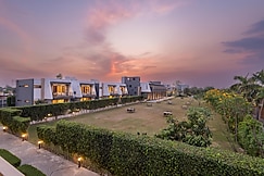 DLS Forest Vines Resort and Spa, Kaladhungi