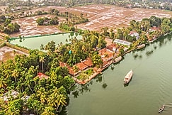 Alaya Stays Palm Dale | Serene Heritage Retreat by the Backwaters with Garden & Restaurant, Alleppey