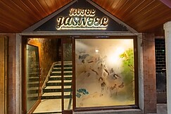 Hotel Jasneel, Mumbai