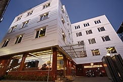 Hotel Navarathna, Cochin