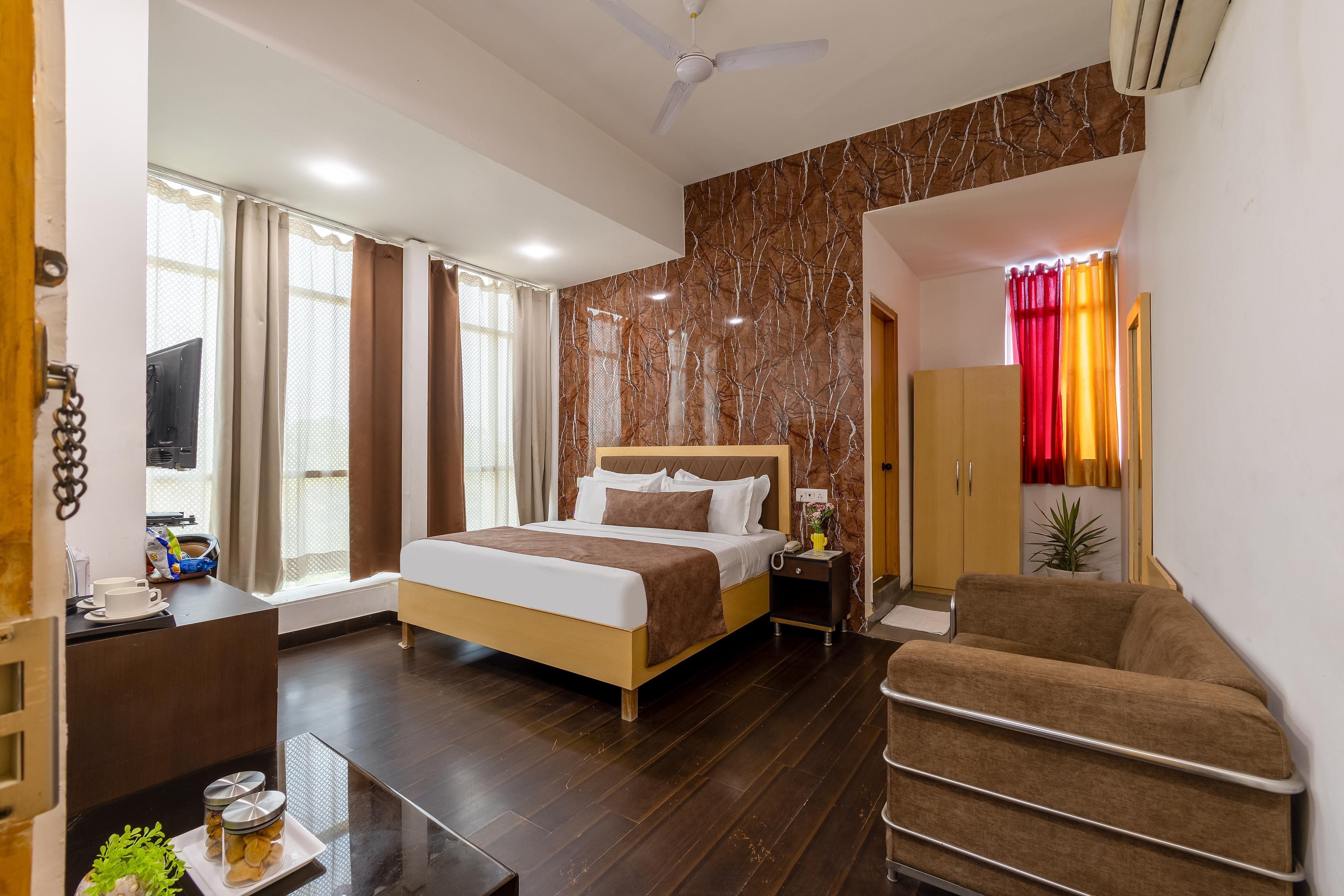 Airport Hotel Tashree Near Yashobhoomi - Tap to explore photos