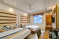 Hotel York Legacy 2 Min from New Delhi Railway Station & Connaught Palace, Delhi