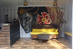 DA BEACH BOX PUB & RESORT, Goa