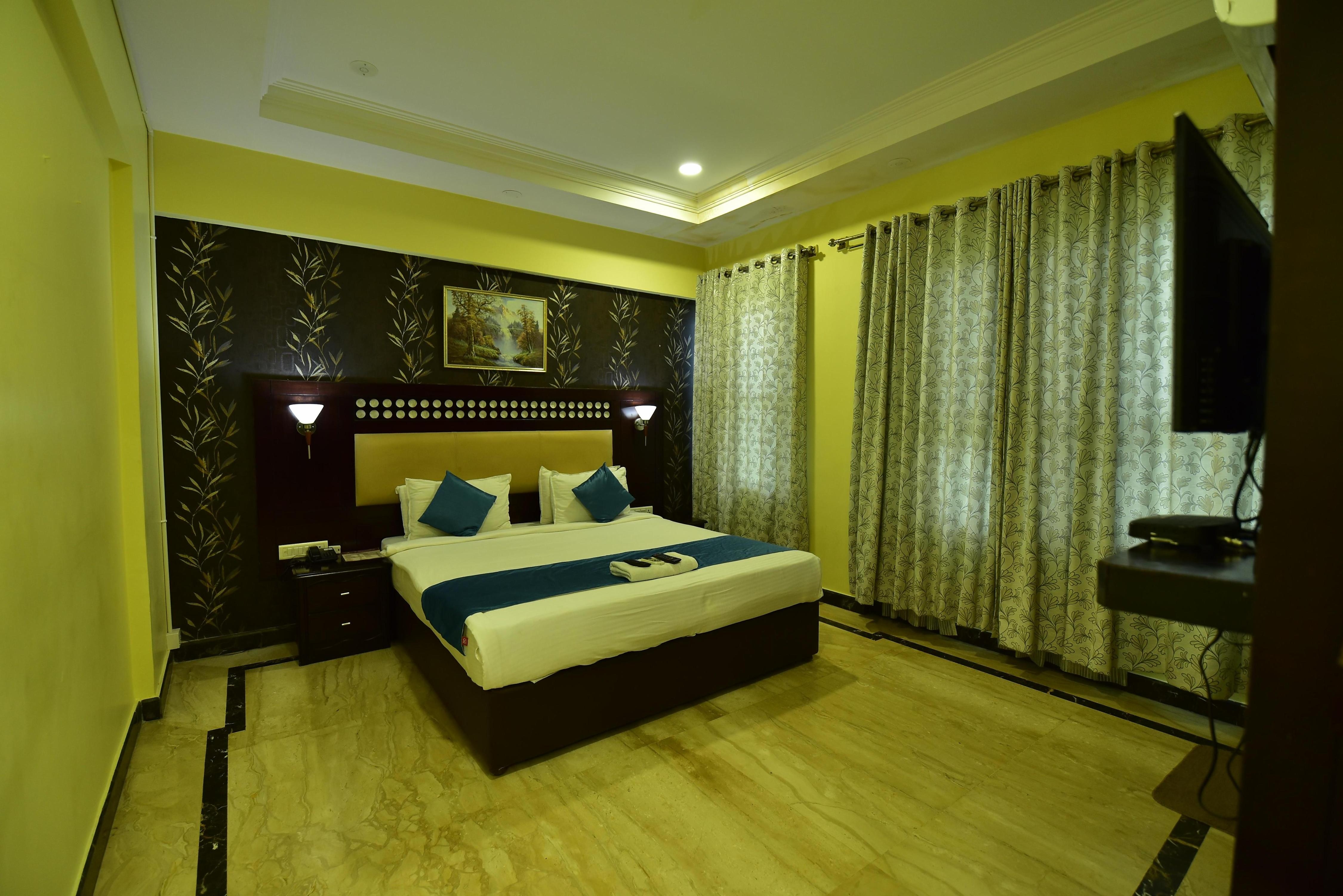 ANANYA COMFORTSS - OPP. RAHEJA RESIDENCY - KORAMANGALA - Tap to explore photos