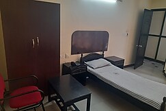 Hotel Dayalan, Mayiladuthurai