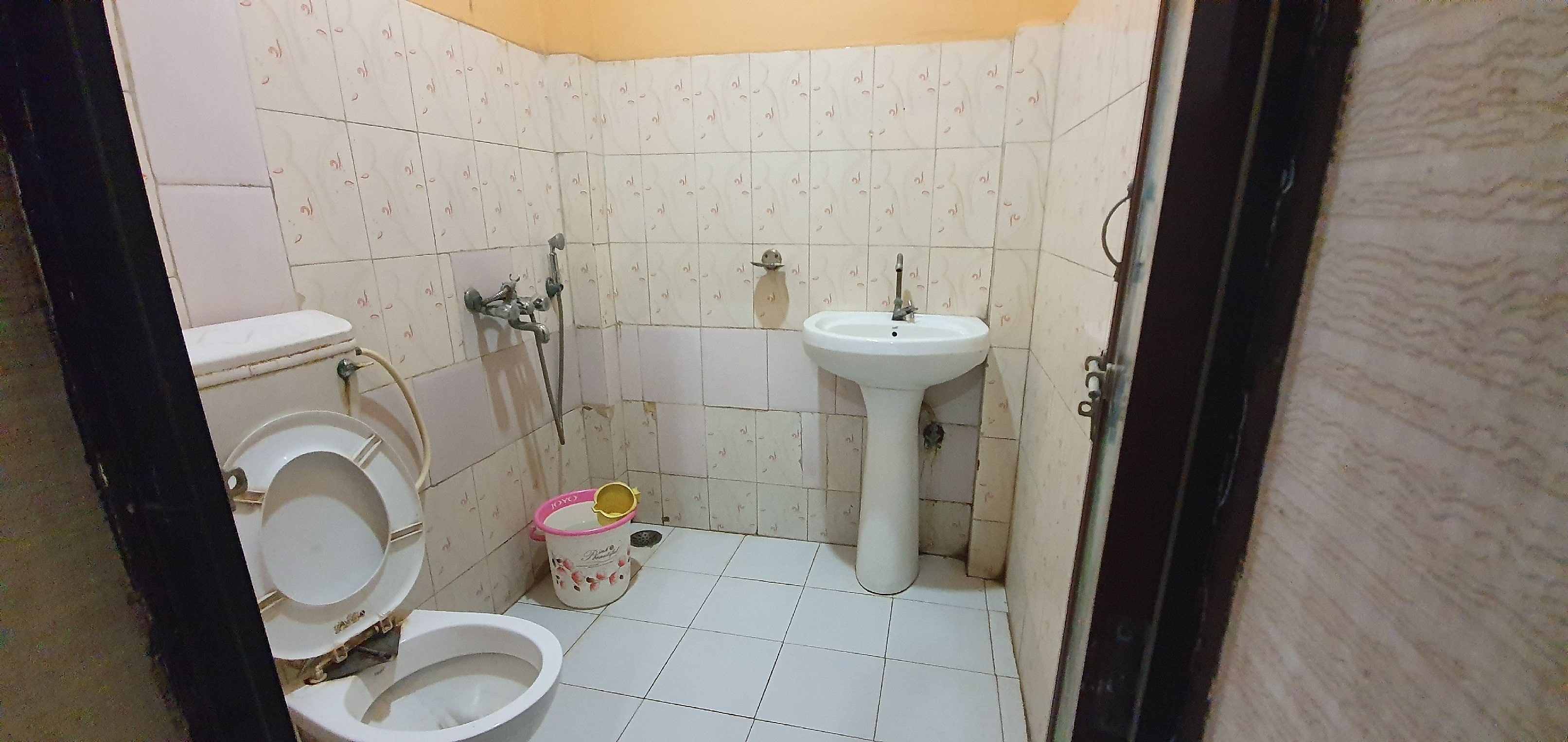VATADA HOTEL & GUEST HOUSE - Tap to explore photos