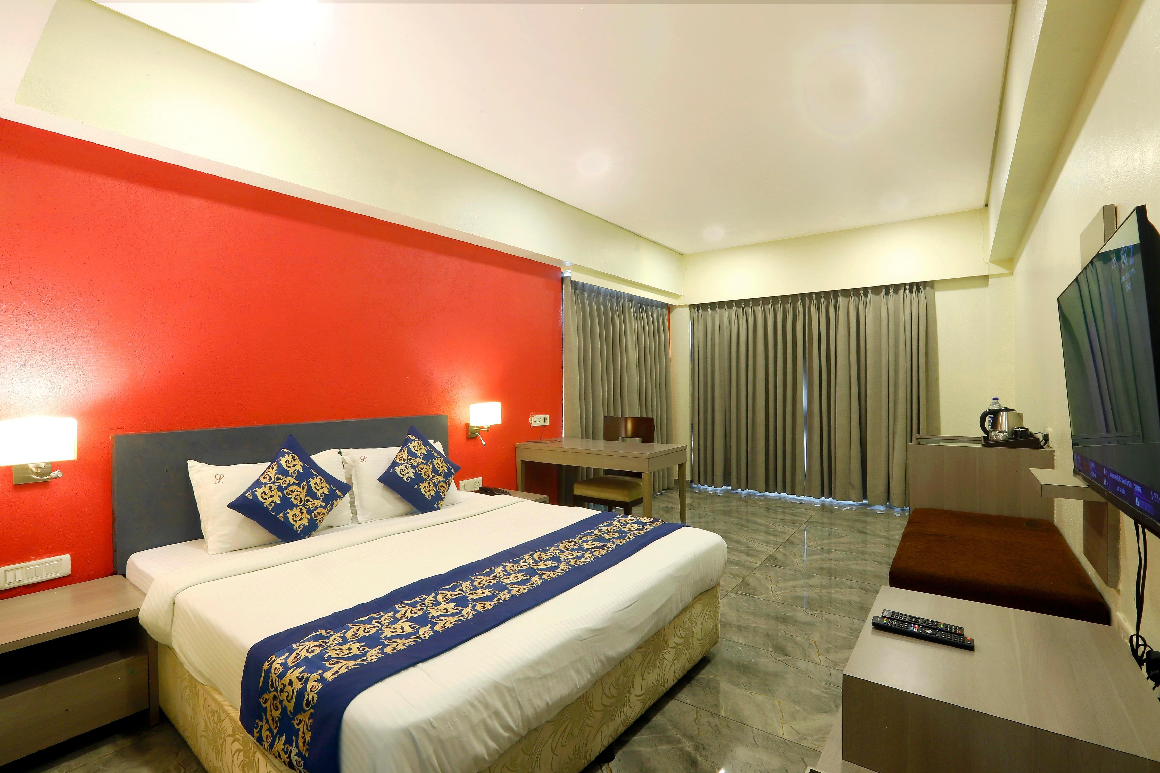 Executive Room With Workdesk 1