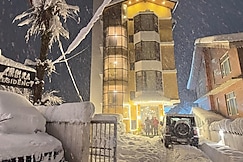 Hotel Ambika Residency Manali, Manali