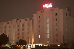 Hotel D Dev, Guntur