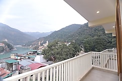 Shiva Yog Sthal (Near Laxman Jhula), Rishikesh
