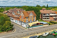 Uno Thames Hotel -Reopened Brand New Again -FREE PARKING, Reading