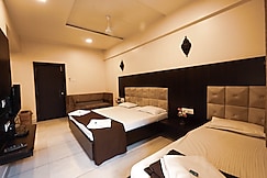 Hotel Kiran, Karad