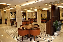 Hotel Naveen Continental @ 2Minutes Walk From Zero Road Bus Stand, Prayagraj