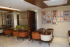 Hotel Naveen Continental @ 2Minutes Walk From Zero Road Bus Stand, Prayagraj