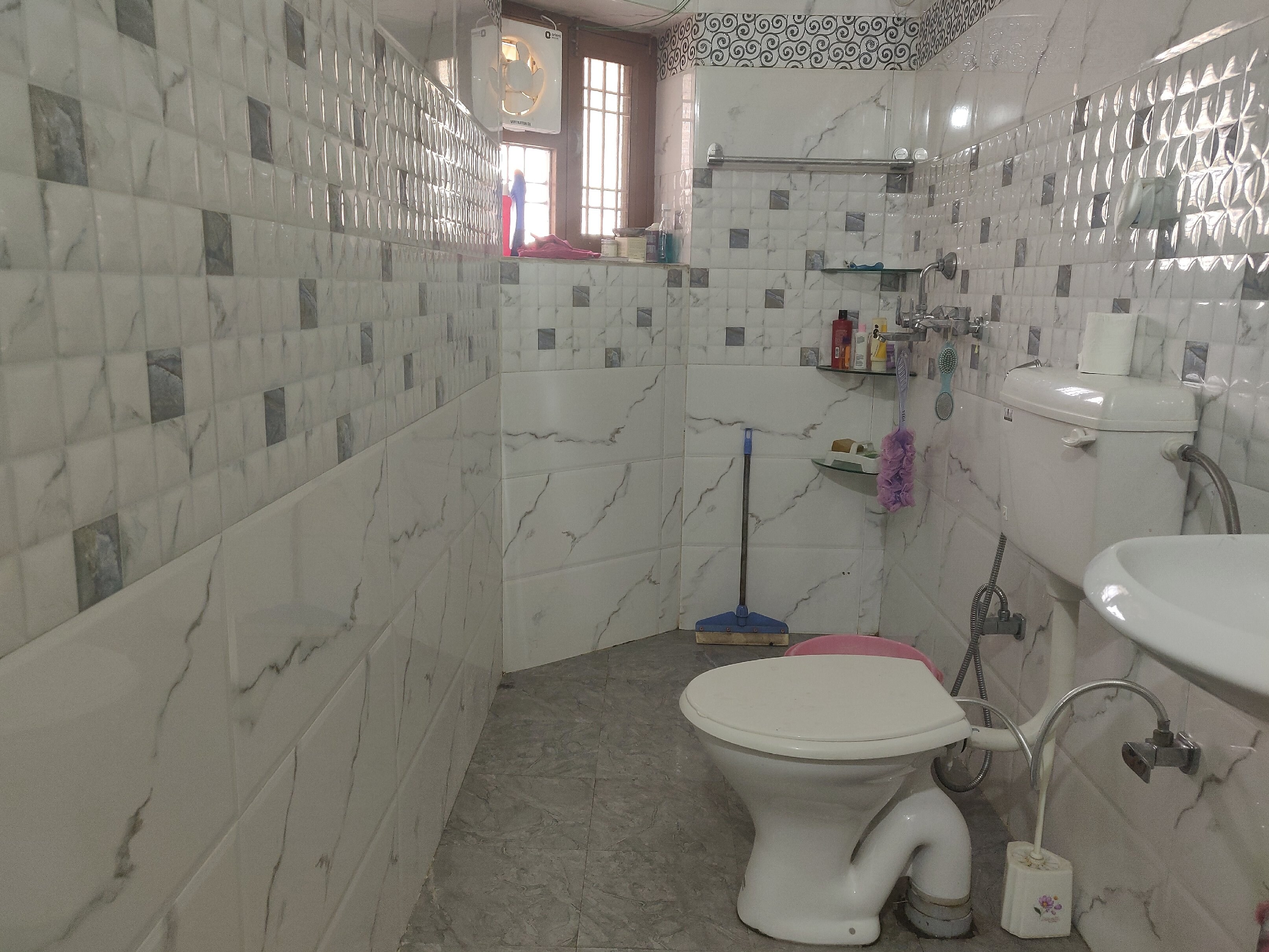 The Happy Garden Homestay - Tap to explore photos