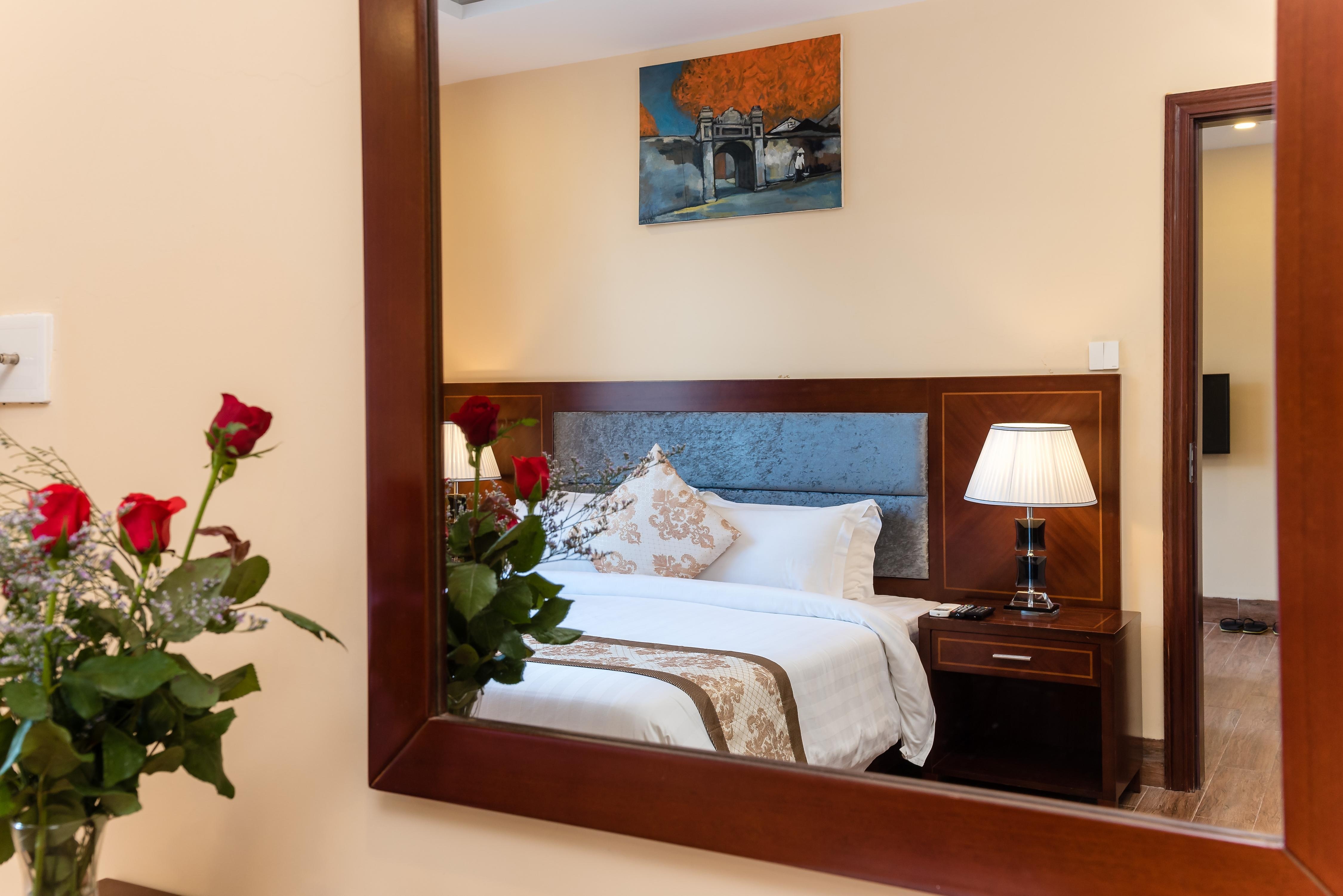 Nhat Minh Hotel and Apartment - Tap to explore photos