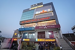 RED CARPET HOTEL AND BANQUET, Kushinagar