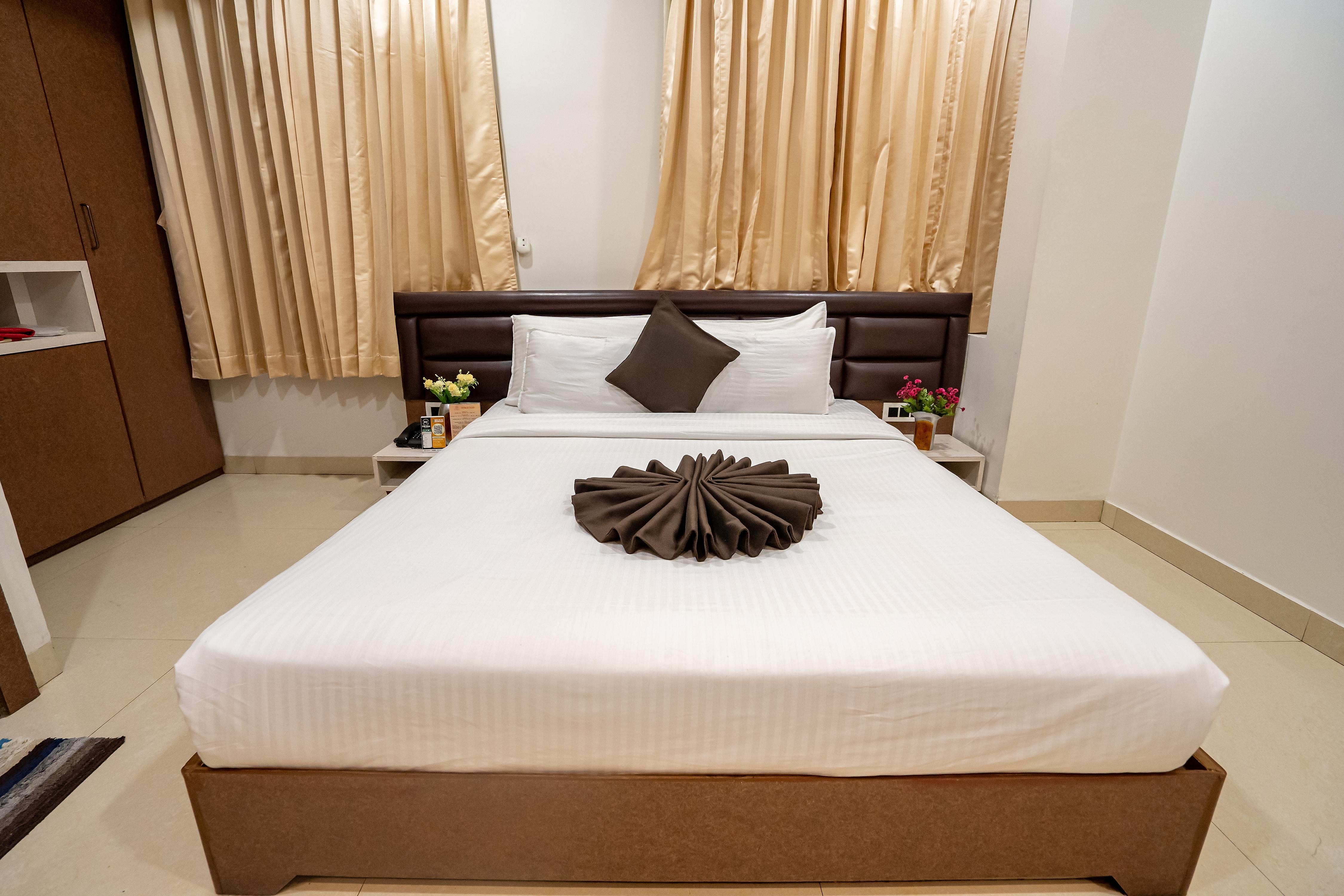 Hotel The Grand Shaurya - Tap to explore photos