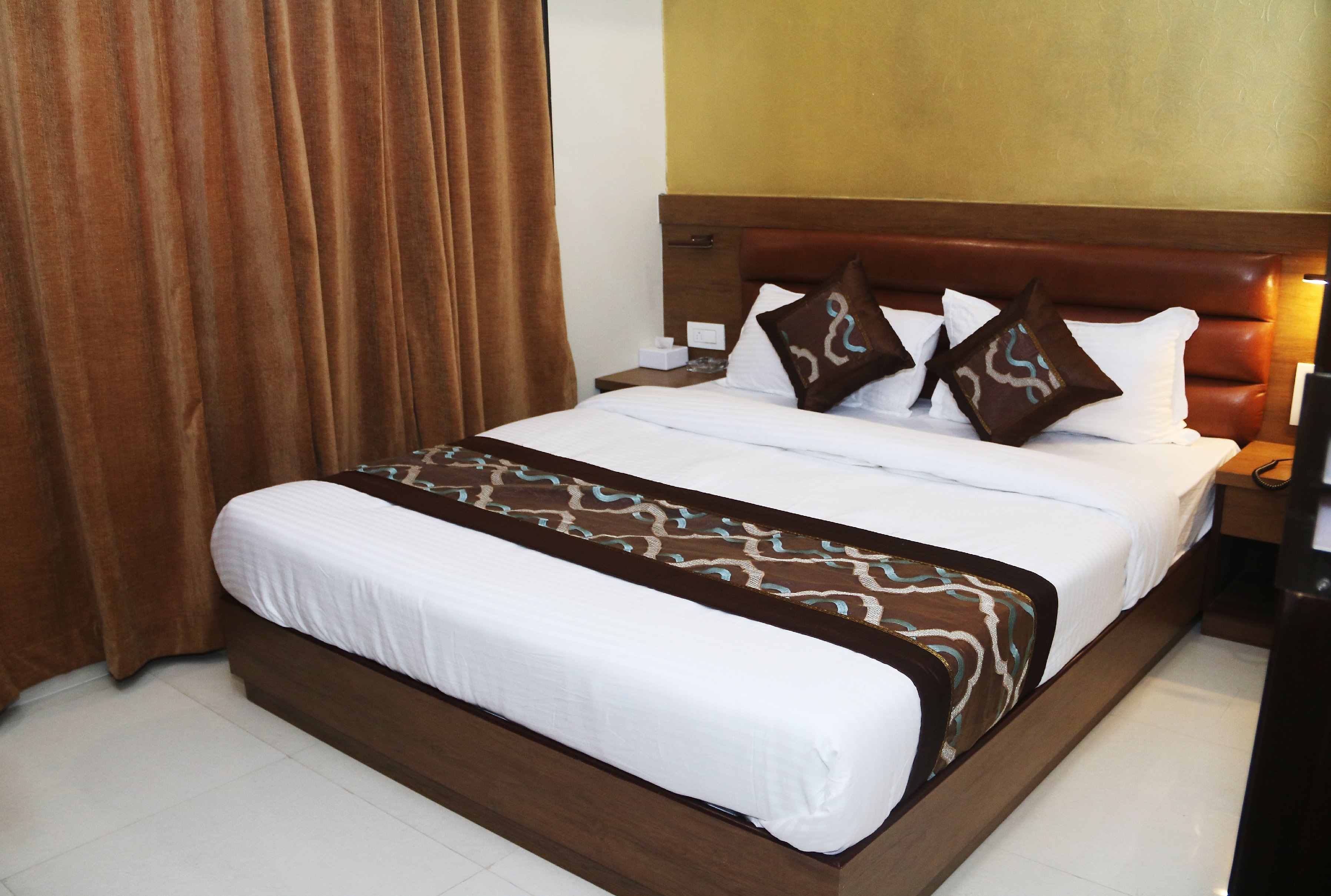 Hotel Crystal Luxury Inn - Near BKC 4