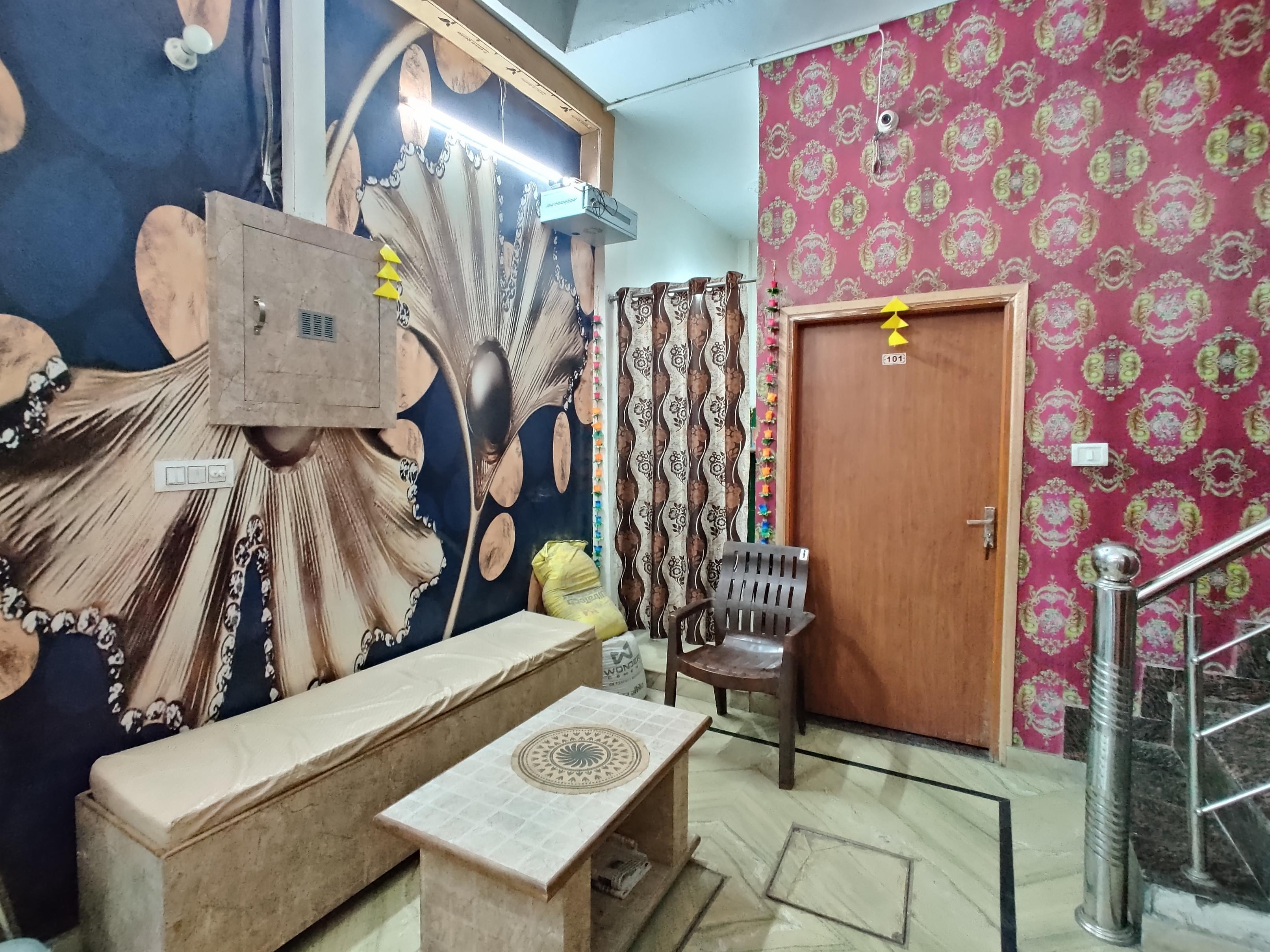 Arham Inn (700 meters from Golden Temple) - Tap to explore photos