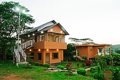 Cee Cee Grand, Vagamon