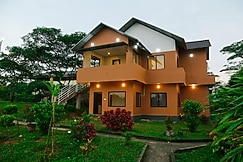 Cee Cee Grand, Vagamon