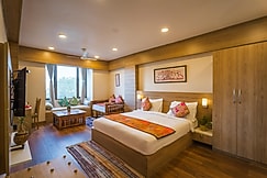 Tripli Hotels WonderCliff, Udaipur