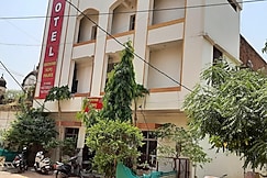 Hotel Radhikha Kung Palace, Chatarpur
