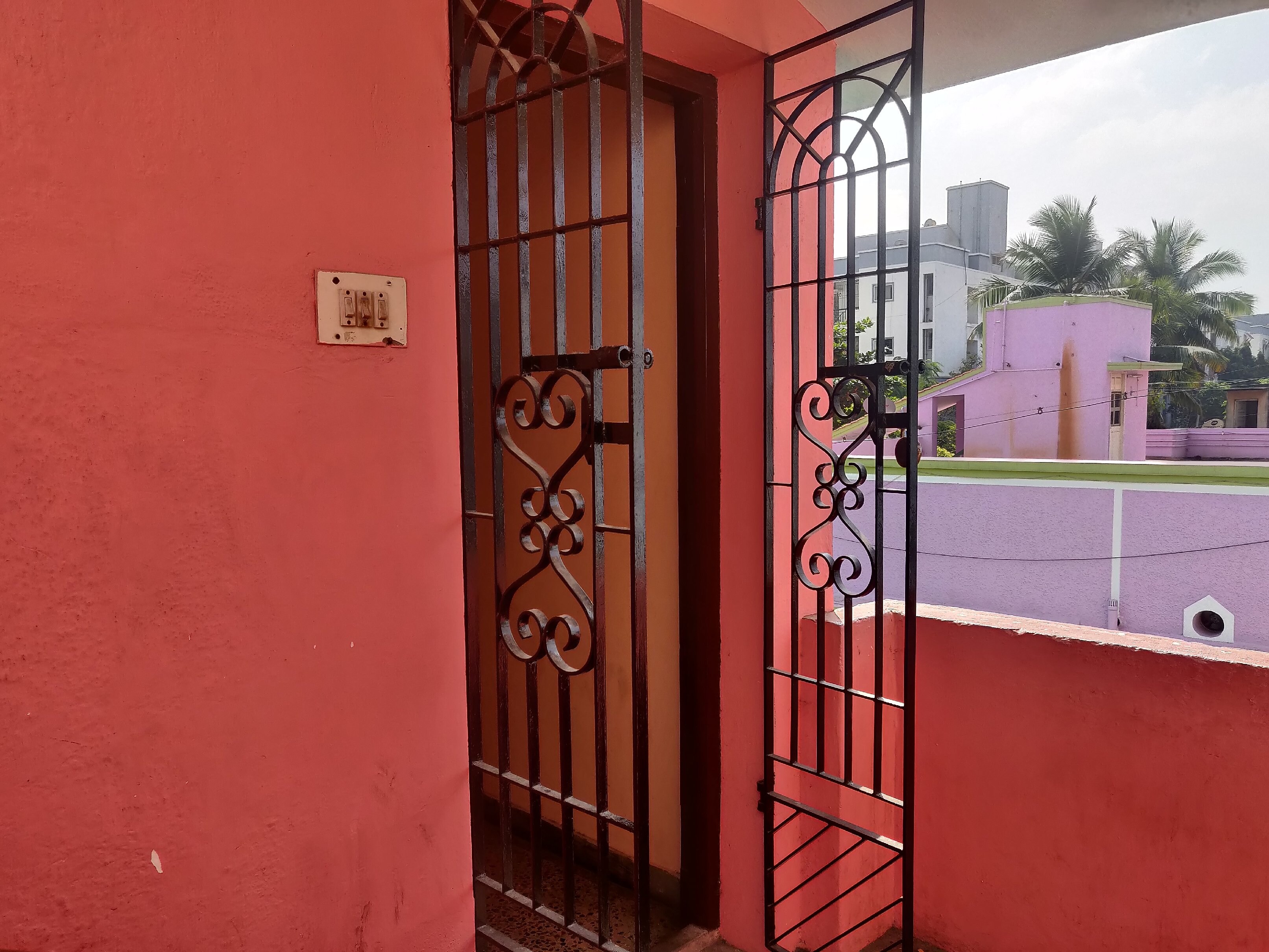 Blueberry Mens Hostel, Virugambakkam - Tap to explore photos