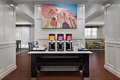 Hampton Inn Pleasanton, Bee