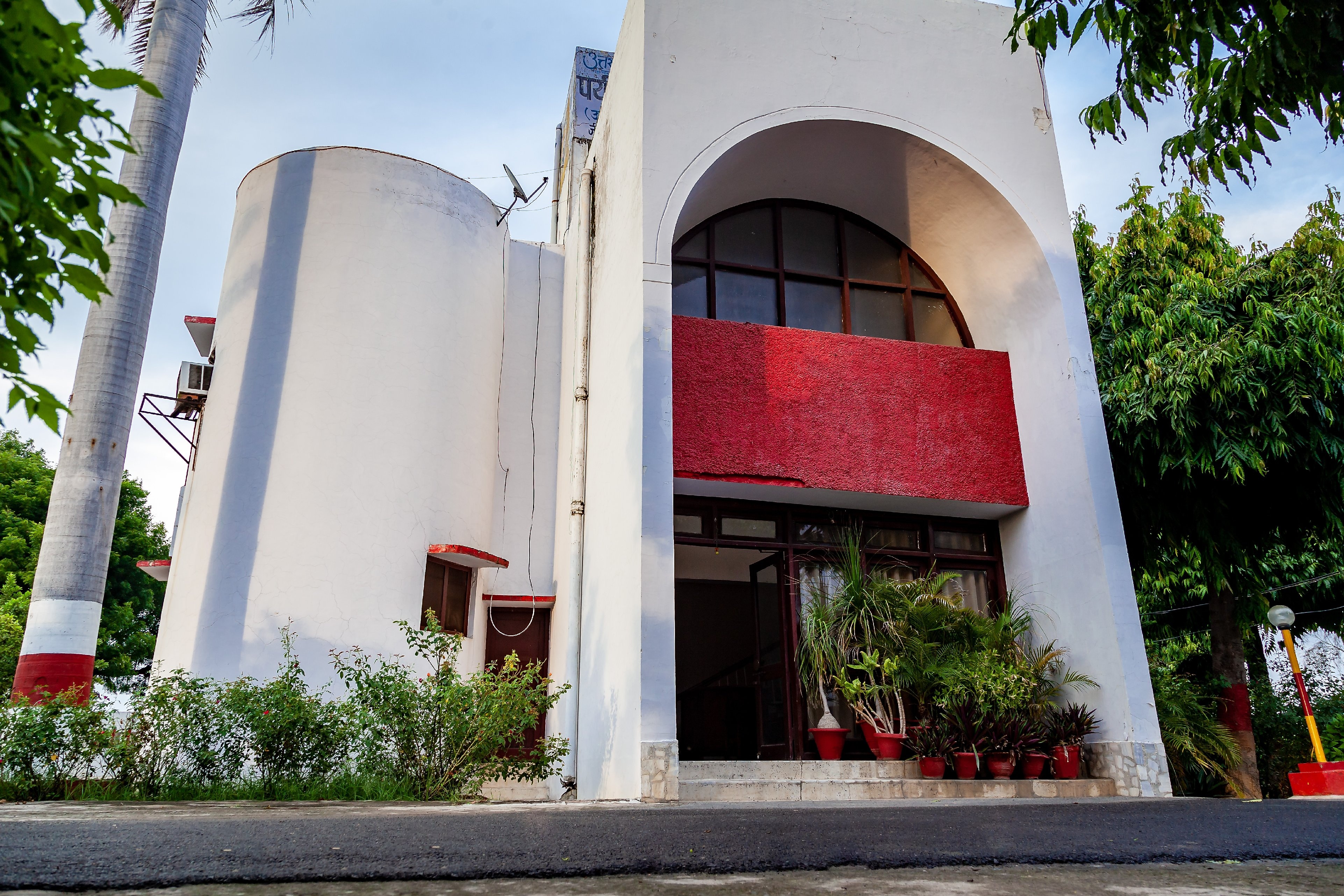Rahi tourist bungalow varanasi | Specrizy.com
