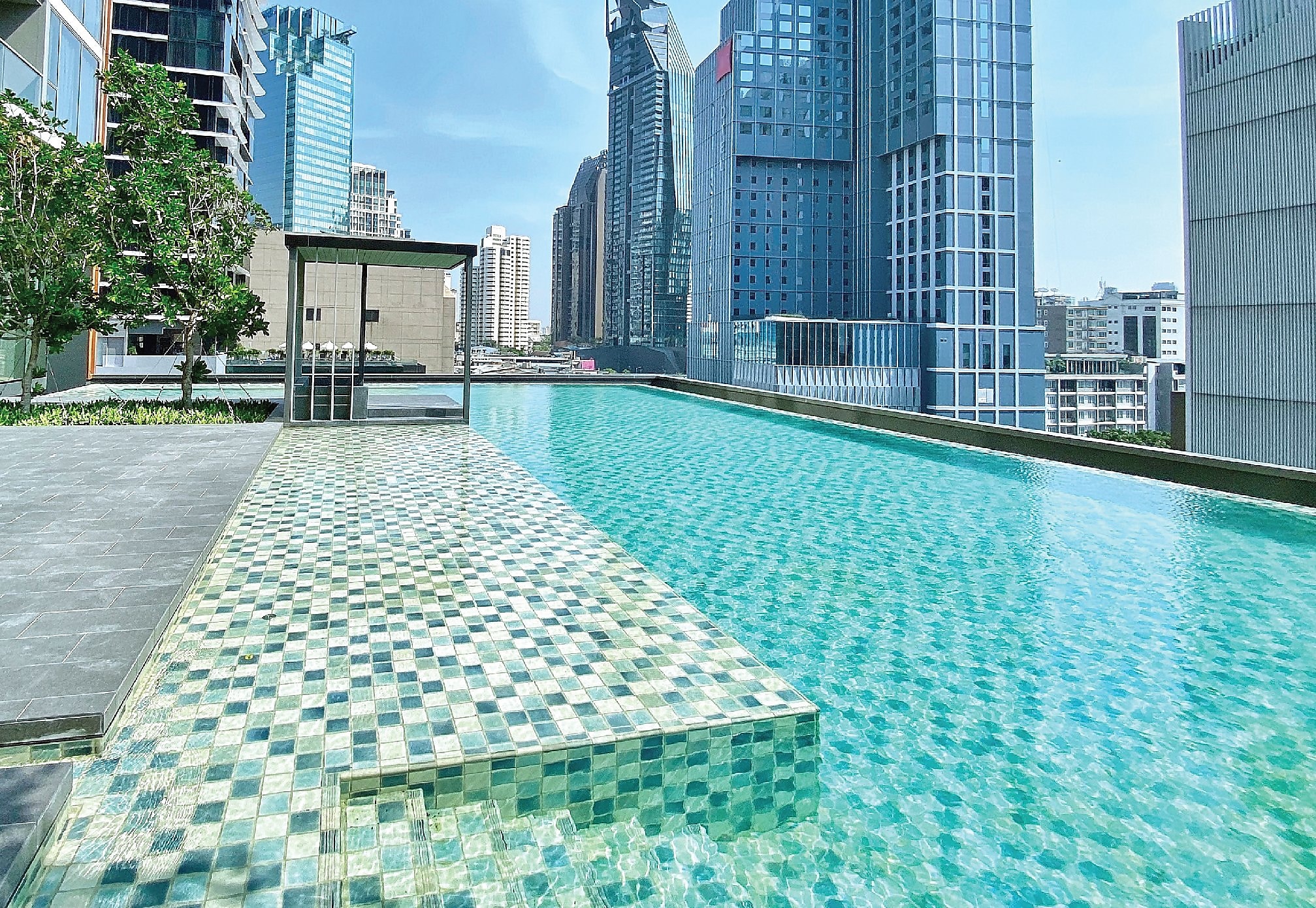 Oakwood Suites Bangkok - Tap to explore photos