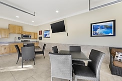 Best Western Plus Swiss Chalet Hotel & Suites, Reeves