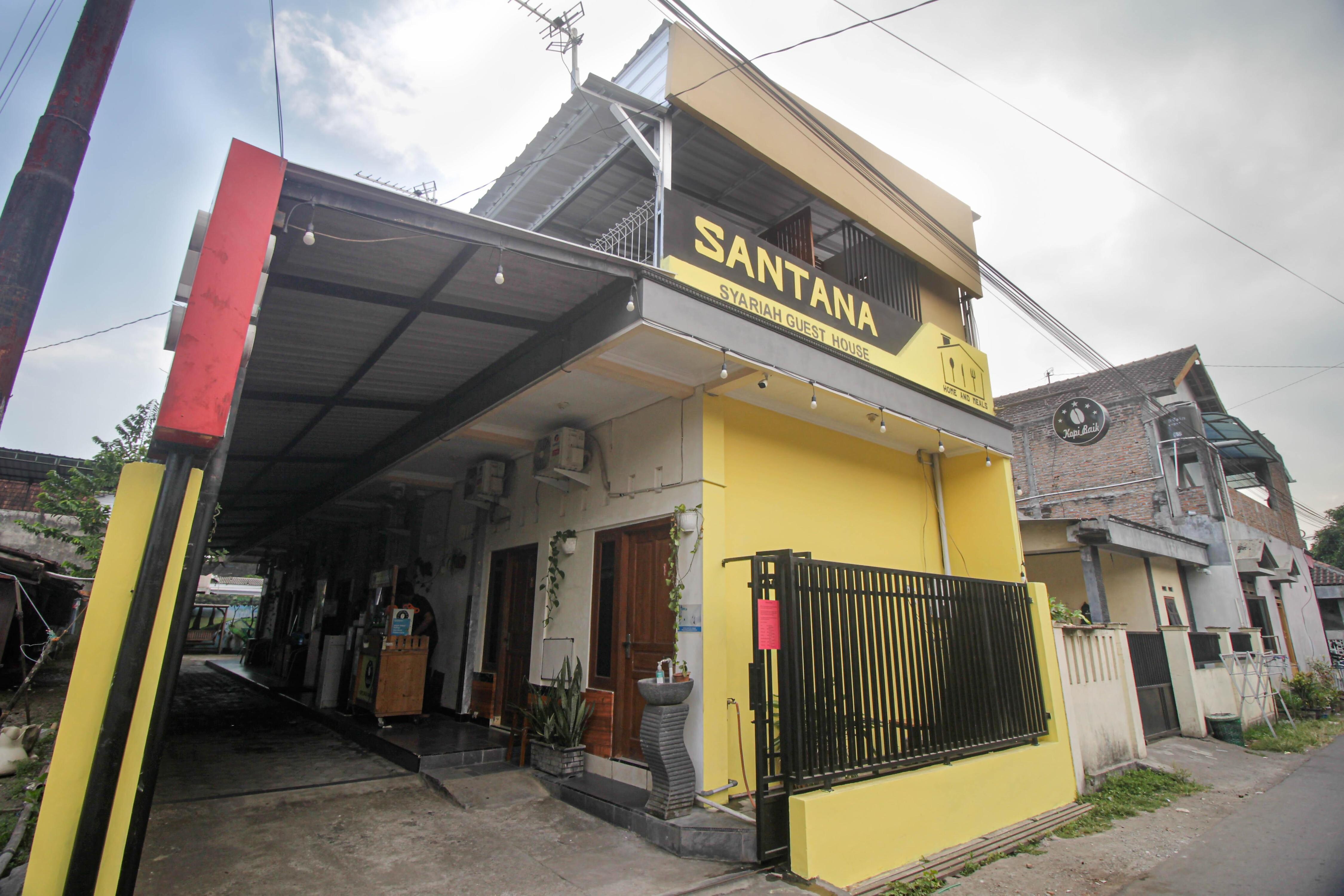 Capital O 2258 Santana Syariah Guest House - Tap to explore photos